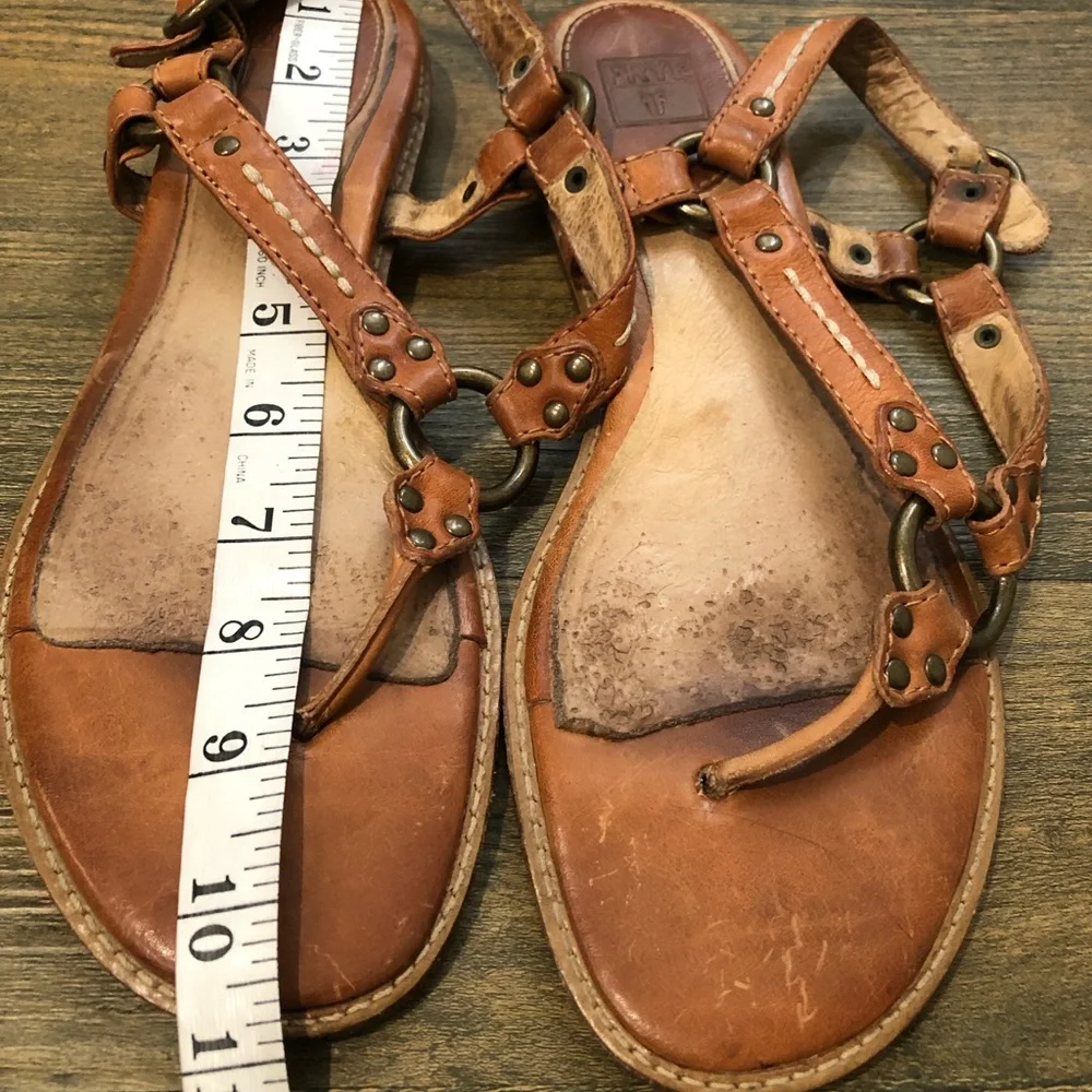 Frye‎ Tan Leather Thong Studded Sandal Sz. 10.5